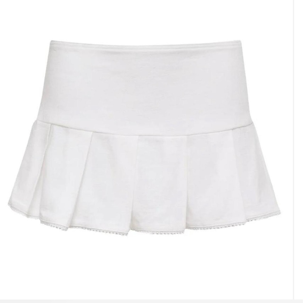 Elegant White Mini Skirt